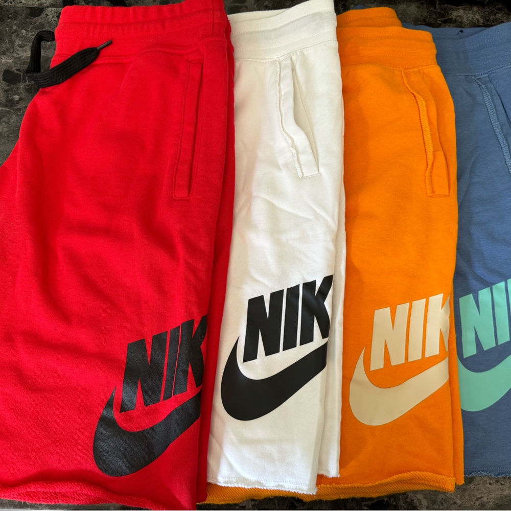 Men’s New or Barely Worn. Sizes Range from 36,38,40. Shirts mainly XL, 2xl, 3xl